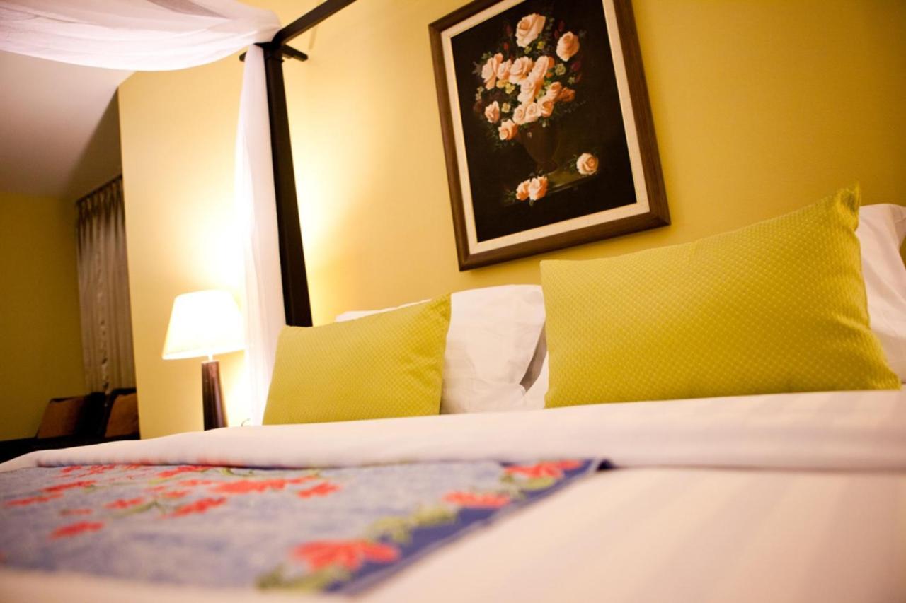 Baan Phuanda Phuket Otel Dış mekan fotoğraf